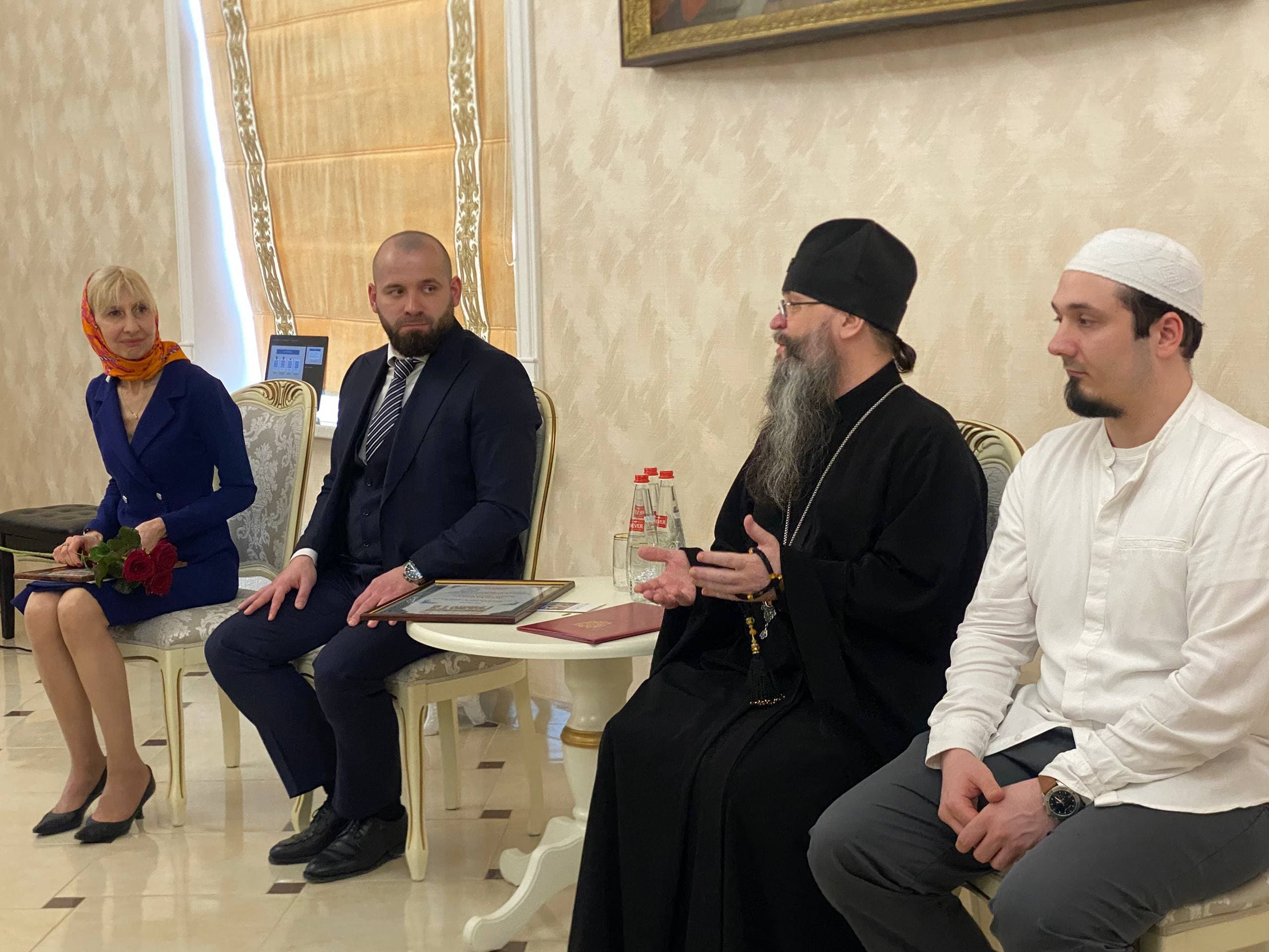 Эмин Мерданов и архиепископ Варлаам обсудили развитие религиозного туризма с представителями туристического сообщества